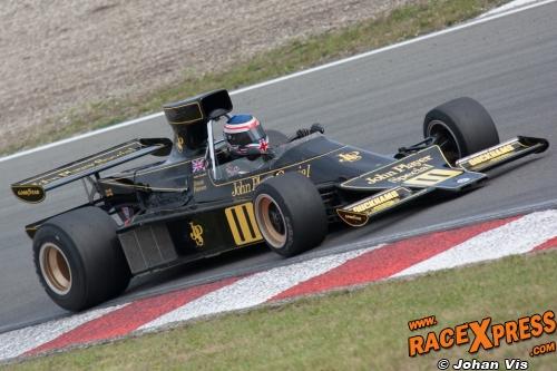 Lotus 76